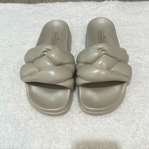 Lemon Jelly Cocoon slides NWOB size 40 silver/ivory/cream color